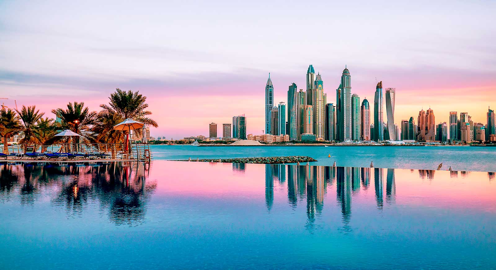 Schimbare de viziune. Turiștii din Dubai vor putea cumpara alcool din magazine