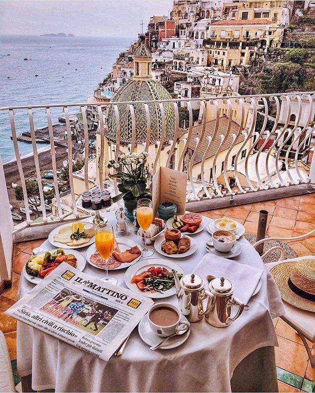 Micul dejun în vacanță – între plăcere și „must”.Cum și ce fel de breakfast alegem